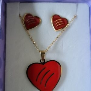 NEW- Heart Necklace set
